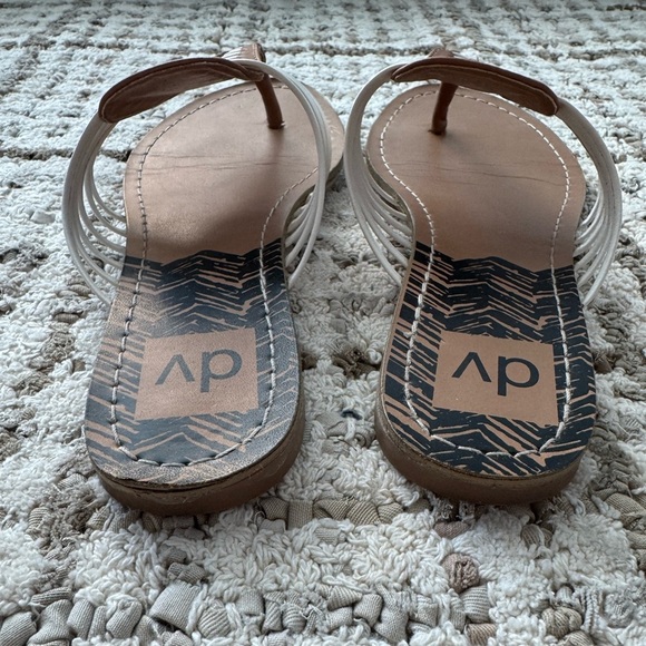 DV by Dolce Vita Women's White and Tan Sandals Size 7 - Picture 4 of 6